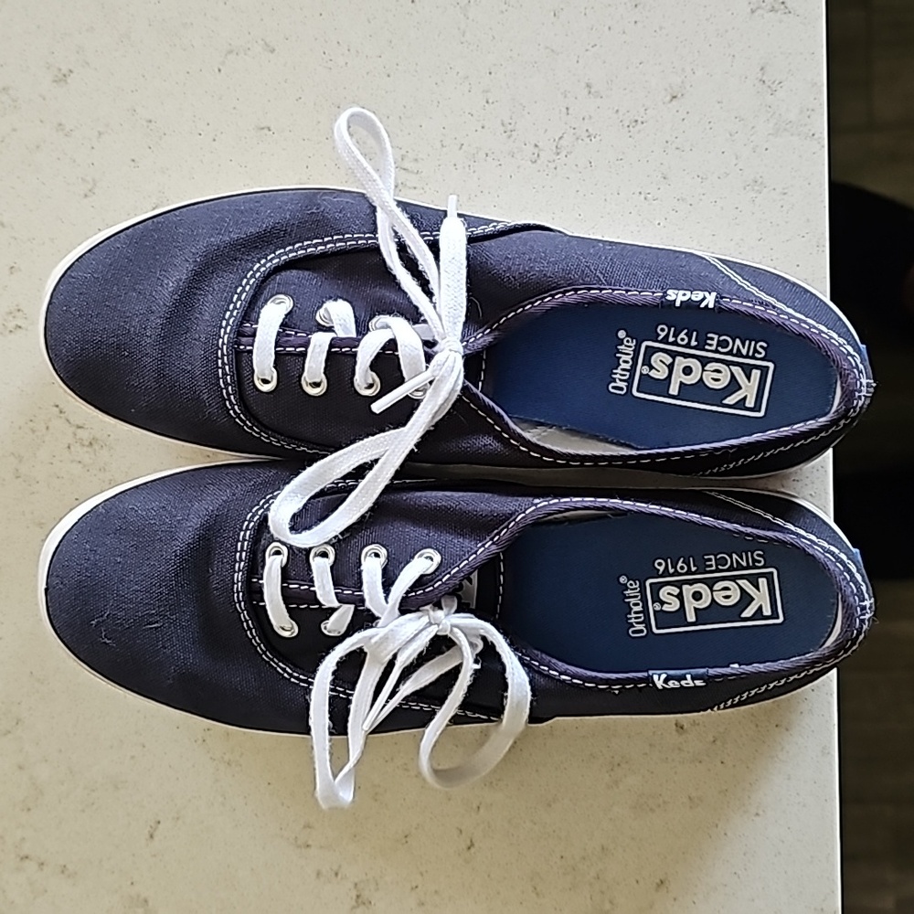 Keds Navy blue and white size 7